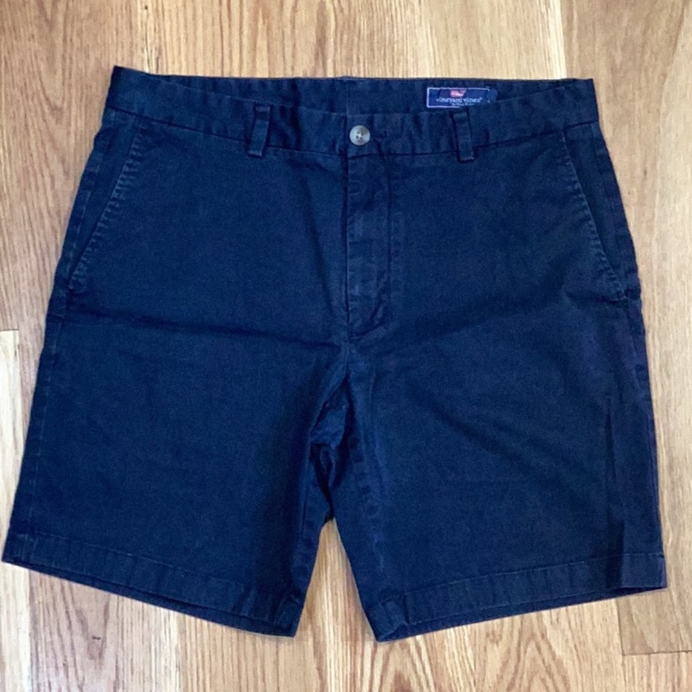 Men’s Vinyard Vines shorts, size 34